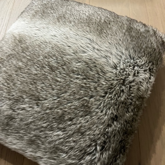 Faux Fur Pillow - Picture 3 of 4